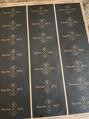 Avery 22855 $11.85 Kraft Brown Scalloped Labels | Zoro.com
