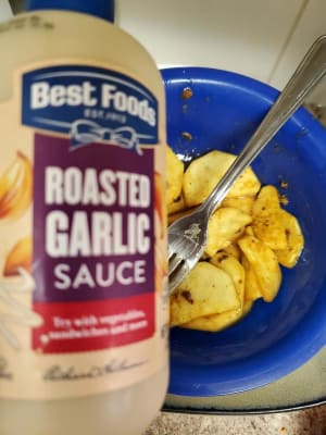 Hellmann's Sauce Roasted Garlic, 9 oz