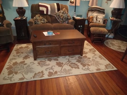 Woodboro Lift-Top Coffee Table / Signature Design By Ashley Living Room Woodboro Coffee Table With Lift Top T478 20 Markson S : A lift top easily allows you to pull the table top up towards you using a hinged mechanism.