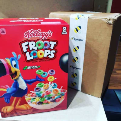 Kellogg's Froot Loops Breakfast Cereal, Fruit Flavored,  Breakfast Snacks with Vitamin C, Family Size, Original, 19.4oz Box (1 Box)