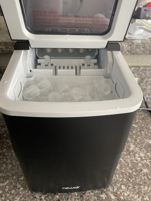 Newair 26 Lbs. Countertop Ice Maker, Portable And Lightweight, Intuitive  Control, Large Or Small Ice Size In Matte Black : Target