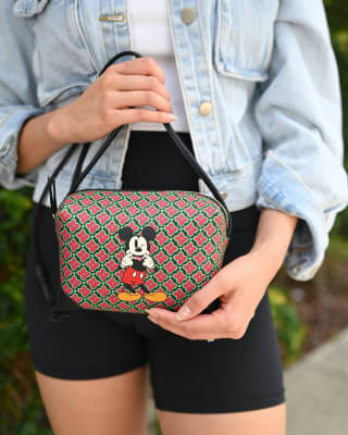 【Vera Bradley】ミッキーマウス アイコン柄 クロスボディバッグ Disney Blake Crossbody - Featherweight | Vera Bradley