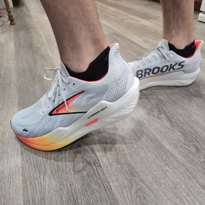 オレオ Brooks Men's Hyperion 2 Max Athletic Shoes - Illusion/Coral