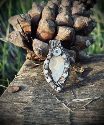 Kyocera White Opal Round Cabochon RioGrande