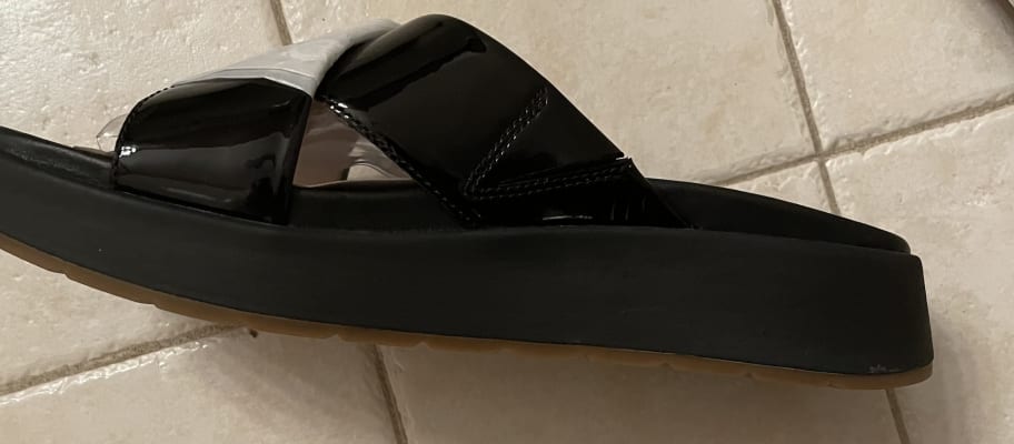 yko アグ UGG エミリー Emily UGG Women's Emily White Patent Leather Cross Slide Sandals