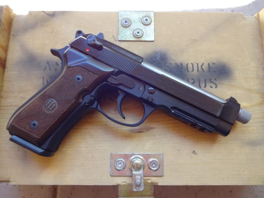 Beretta 92/96 Series Replacement Handles With Medallion - Factory Original Polymer Grips