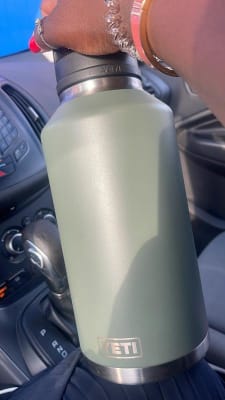 Murdoch's – YETI - 46 oz Rambler Water Bottle with Chug Lid