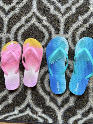 1 dollar flip flops old 2024 navy 2019