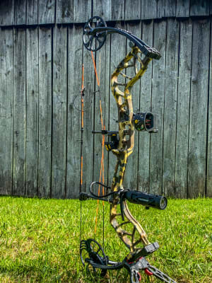 Bear Archery Species EV RTH Compound Bow Package Fred Bear Camo