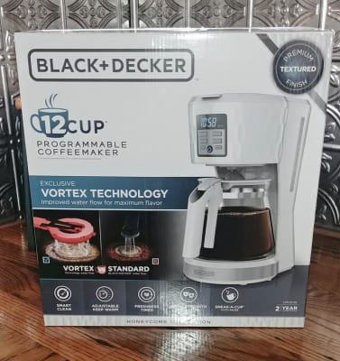 Black+Decker / Honeycomb 12-Cup White Coffee Maker