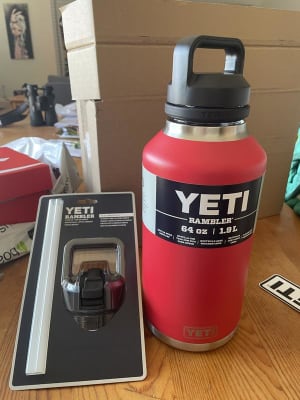 Murdoch's – YETI - 64 oz Rambler Water Bottle with Chug Lid