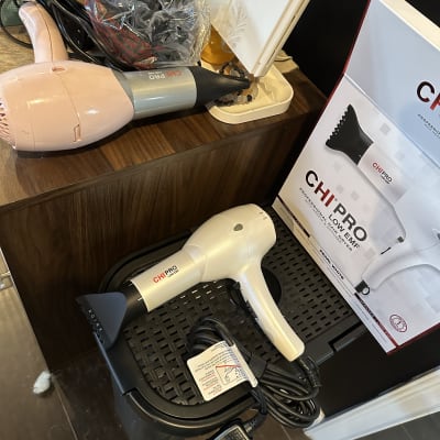 CHI PRO Low EMF White Hair Dryer with Diffuser GF1505-CHI-Pro-Dryer.jpg main image 3