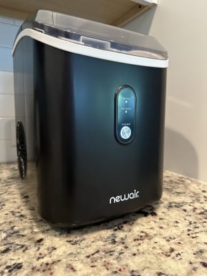 Newair 26 lbs. Countertop Ice Maker, Matte Black Portable and Lightweight,  Intuitive Control, Large or Small Ice Size - On Sale - Bed Bath & Beyond -  35023928