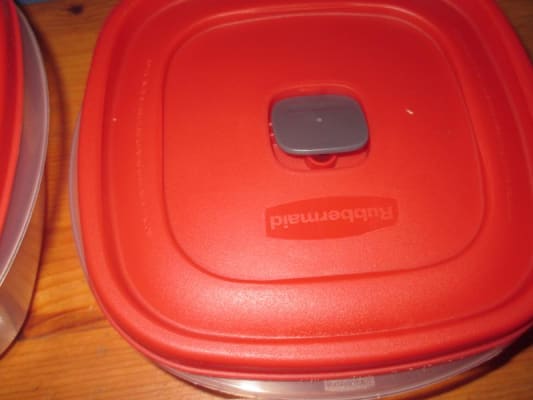  Rubbermaid INC 5-Cup Easy-find Lid Square Food Storage Container,  1, 071691405320: Food Savers: Home & Kitchen