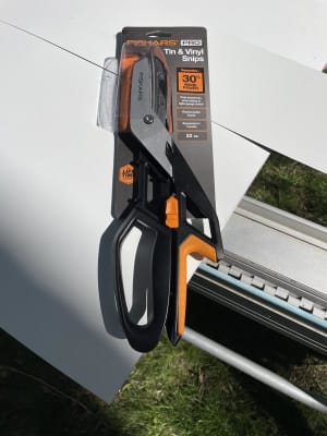 Fiskars PRO PowerArc Easy Action Aluminum Tin Snips: Super-Sized Scissors  for big and little tasks. 