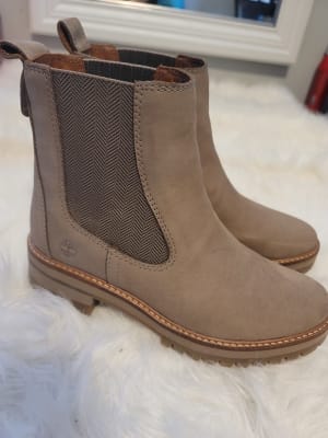 Timberland Courmayeur Valley Chelsea Boot Women s Shoes in Medium Grey Nubuck Buckle
