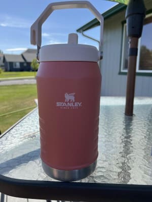 Stanley iceflow flip straw jug 64 oz