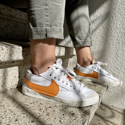 Nike blazer low top le on feet