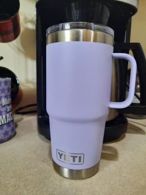 YETI / Rambler 591 ml Travel Mug With Stronghold Lid - Ice Pink