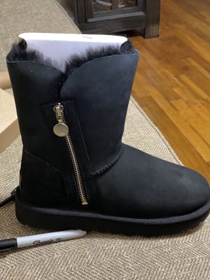 ☆人気☆【UGG】☆UGG W Classic Short Bailey Zip☆Black☆ UGG Classic Short Bailey Zip Boot for Women | UGG® UK