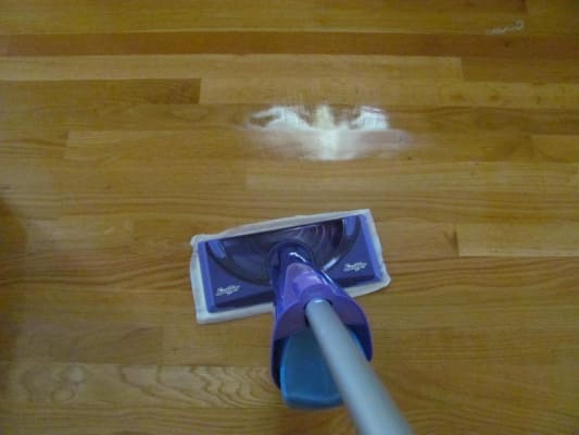 How to Use Wet Floor Mopping Cloths With Mop Tools