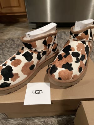 UGG ウルトラクラシックミニ　cow print 24cm UGG Classic Mini Cow Print Chestnut Fur Boots Womens Size 8