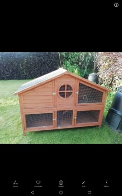 Foxglove rabbit hot sale hutch