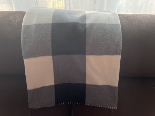 Old navy blankets best sale throws