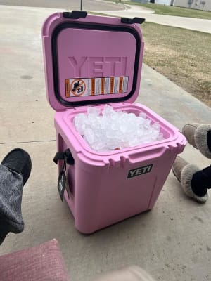 その他 YETI Roadie 24 Ice Pink YETI Roadie 24 Insulated Chest Cooler, Ice Pink at Lowes.com