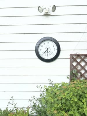 Illuminated Outdoor Clock with Thermometer and Humidity Sensor