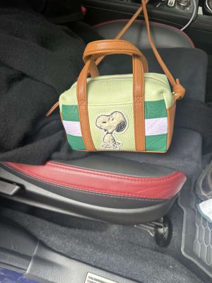 【vera bradley】Peanuts☆スヌーピー ミニダッフルクロスボディ Peanuts Outlet Medium Cosmetic - Cotton | Vera Bradley