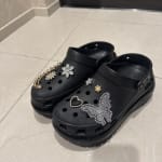 メガクラッシュ ジビッツ付き クロックス メガクラッシュ クロッグ通販｜高さ約6cm｜Crocs公式