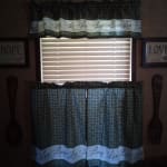 Live, Laugh, Love Tier And Valance Set