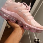 pink vapormax plus finish line