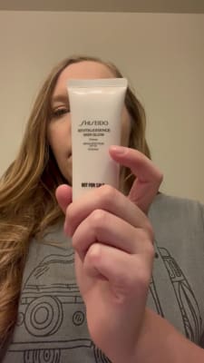 REVITALESSENCE SKIN GLOW Hydrating Primer - SPF 25 | SHISEIDO